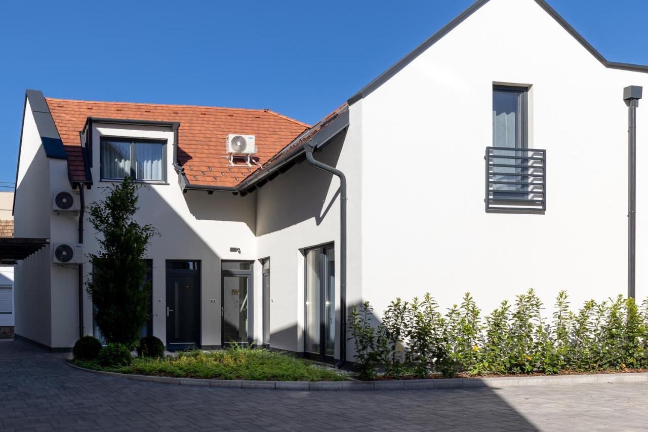 Dotis Apartman Tata Extérieur photo