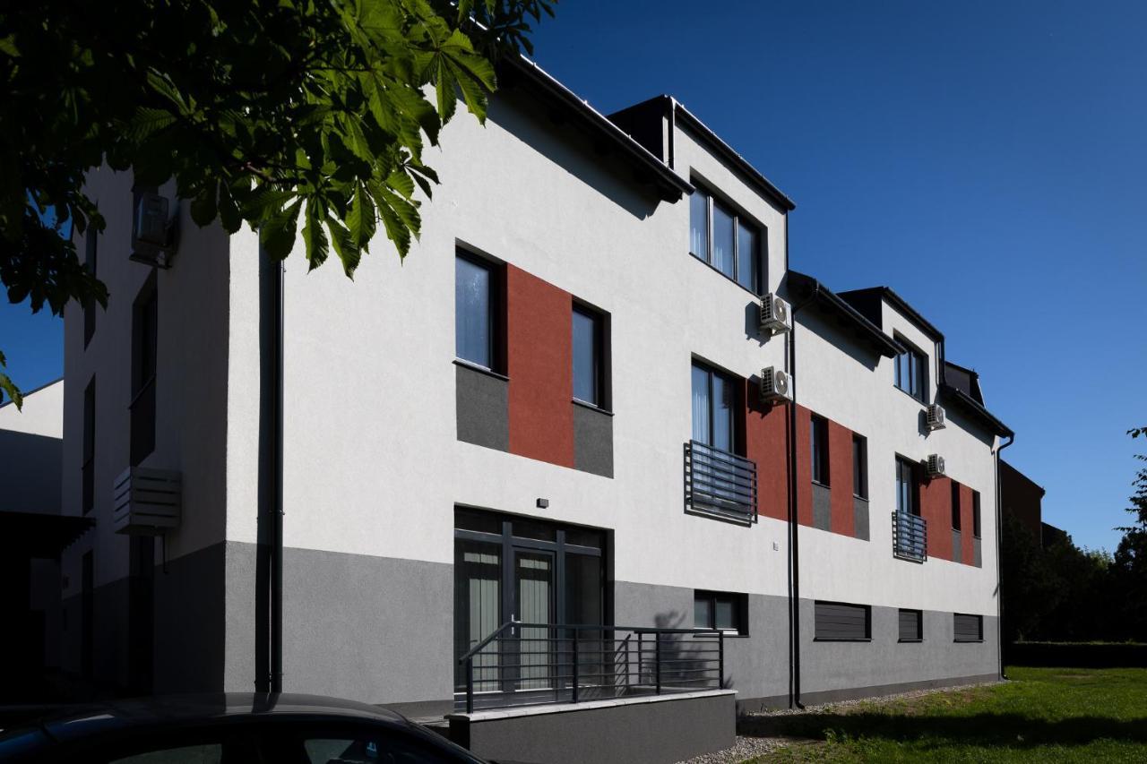 Dotis Apartman Tata Extérieur photo