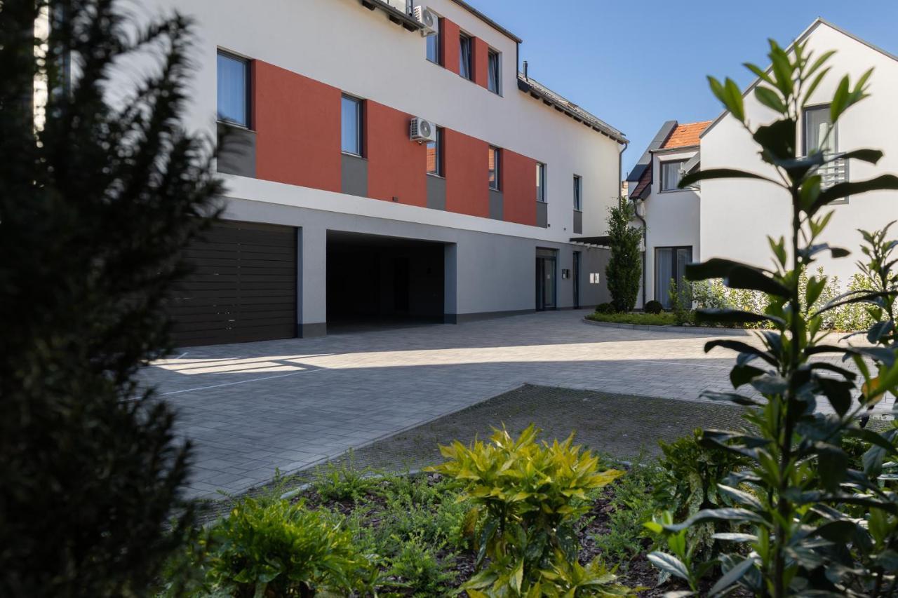 Dotis Apartman Tata Extérieur photo