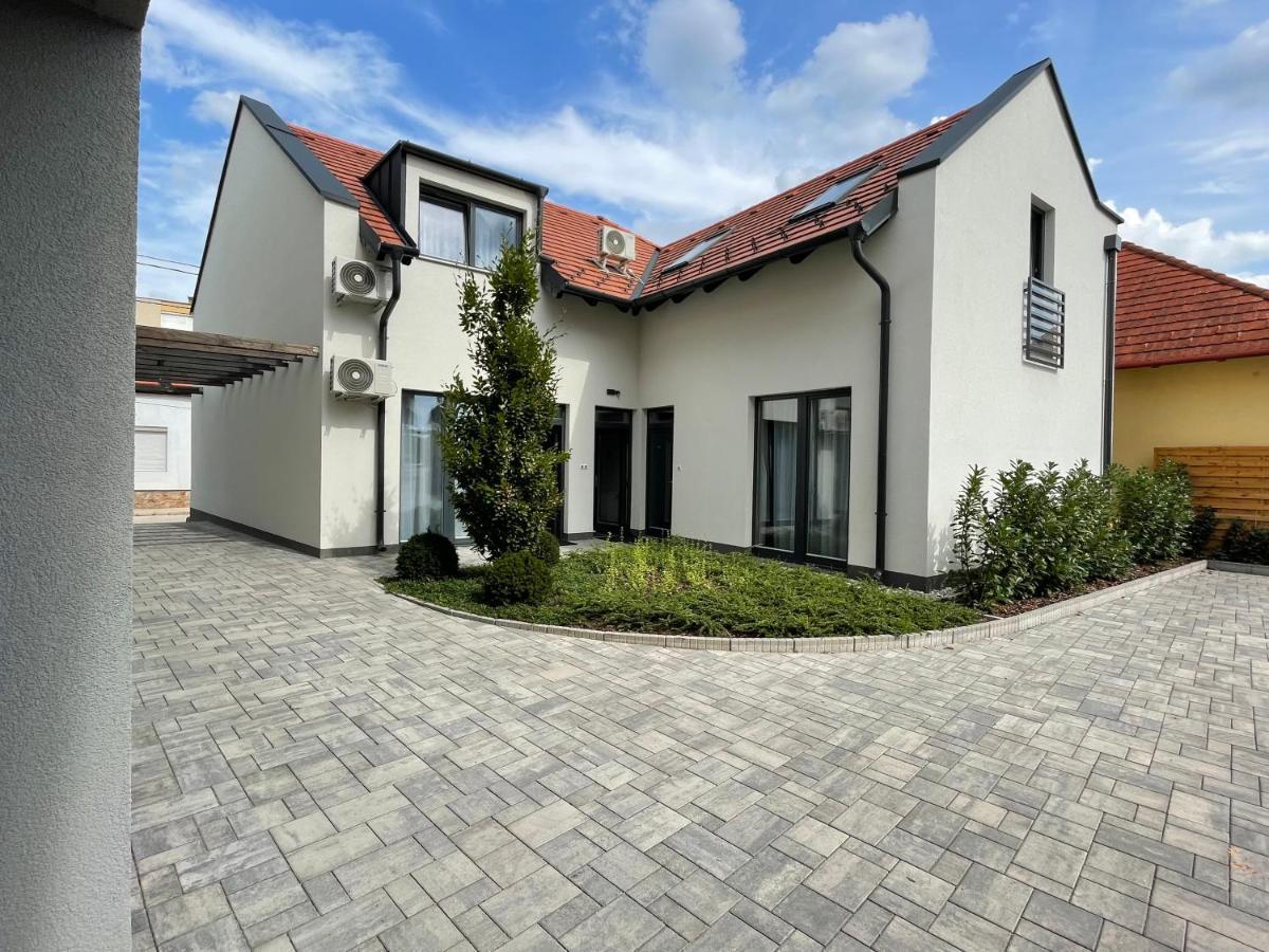 Dotis Apartman Tata Extérieur photo