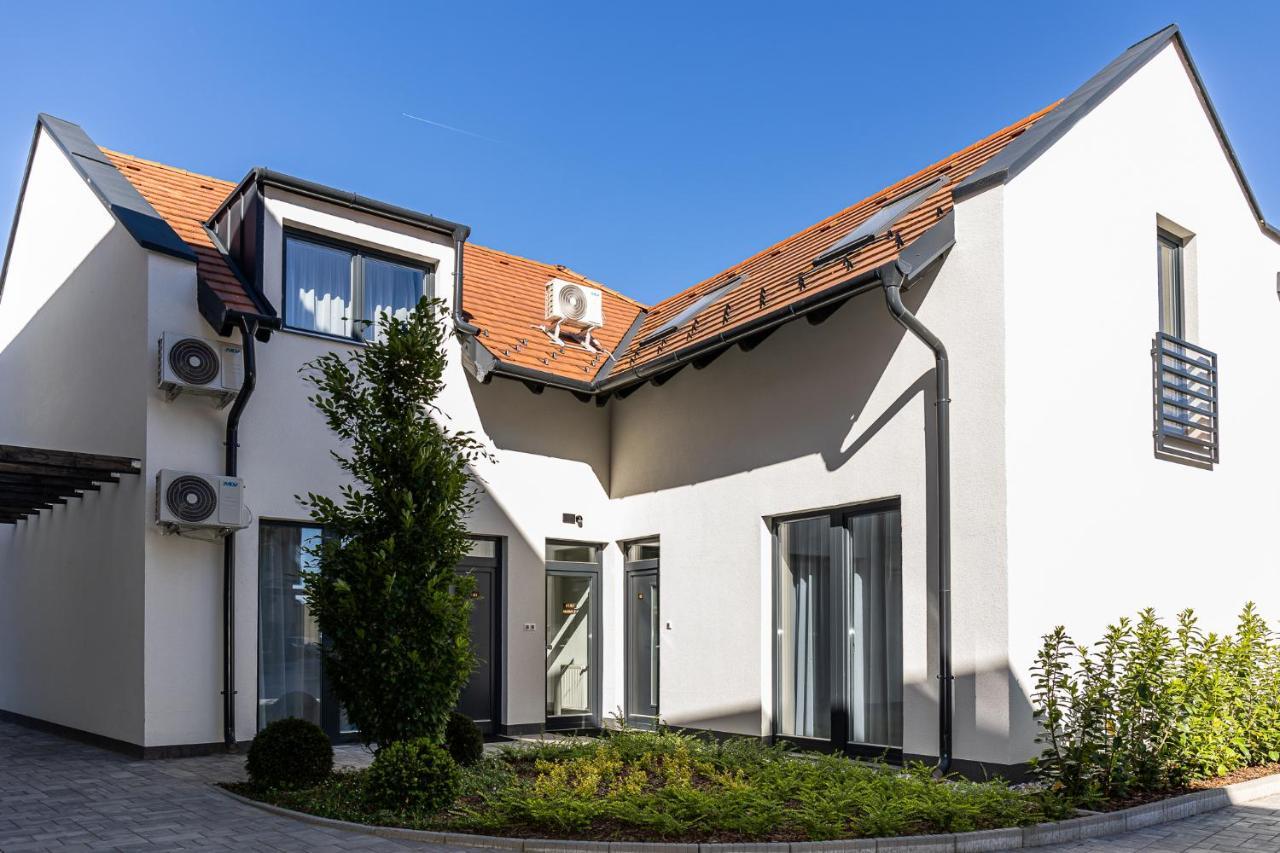Dotis Apartman Tata Extérieur photo